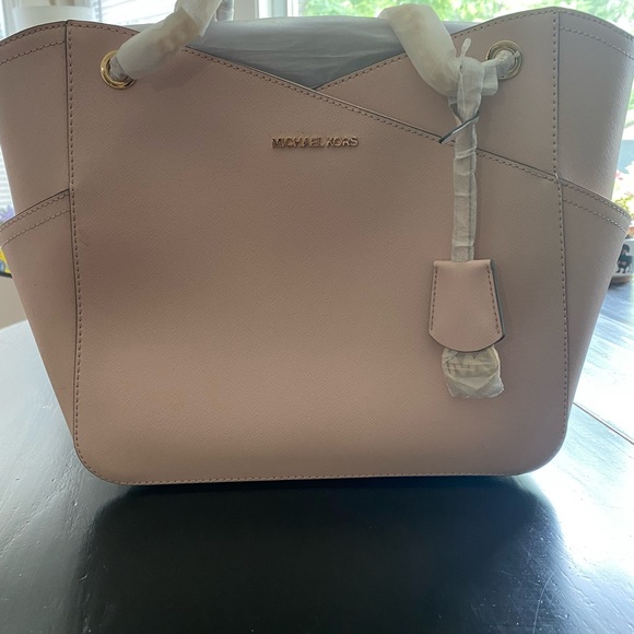 Light Pink Michael Kors purse - Picture 3 of 3